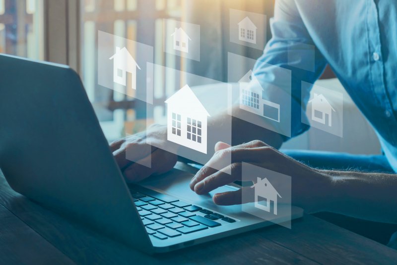 real estate concept, choose house to buy, different offers of property online on virtual screen online Wertermittlung, Wohnmarktanaylyse, Windisch Immobilien Gröbenzell