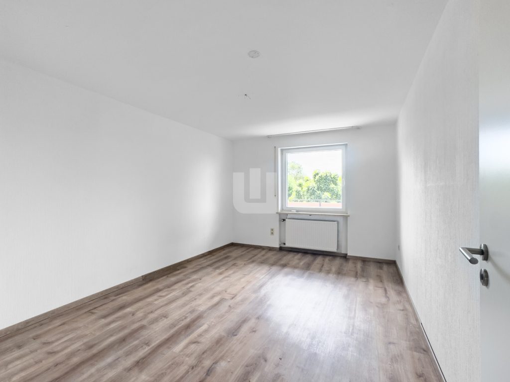 Immobilienangebot - Olching - Alle - WINDISCH IMMOBILIEN - Frisch renovierte XXL-DHH in Geißelbullach mit Wärmepumpe -  bezugsfertig