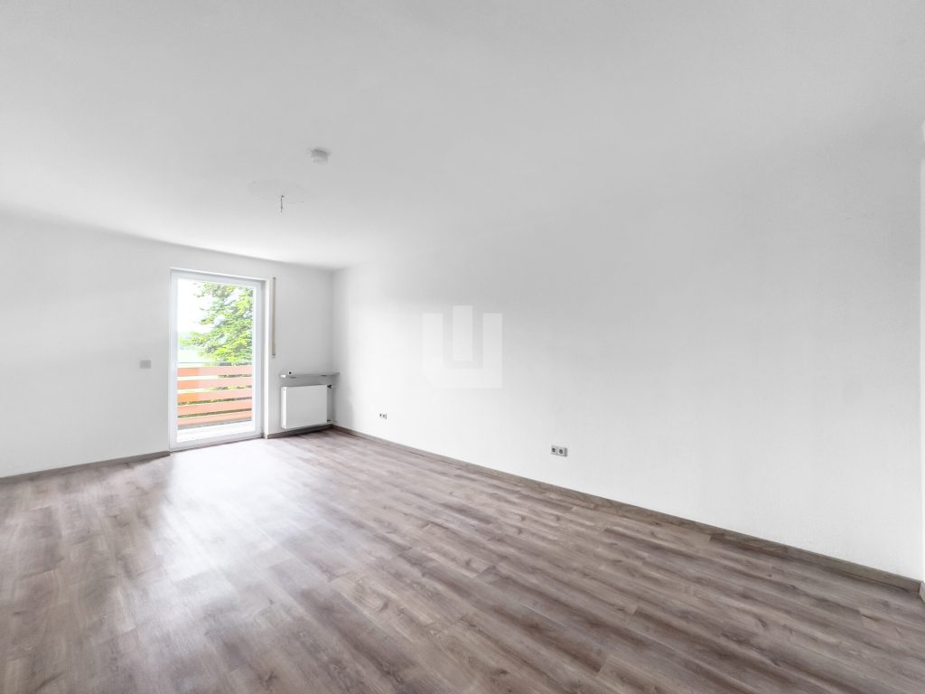 Immobilienangebot - Olching - Alle - WINDISCH IMMOBILIEN - Frisch renovierte XXL-DHH in Geißelbullach mit Wärmepumpe -  bezugsfertig