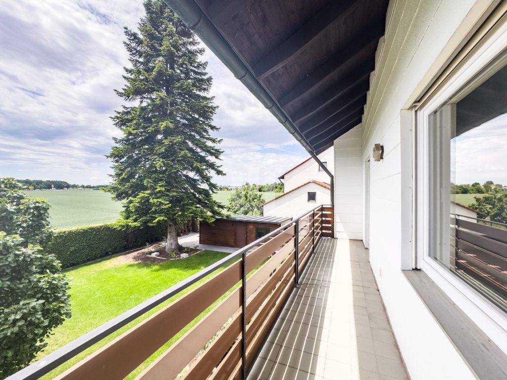 Immobilienangebot - Olching - Alle - WINDISCH IMMOBILIEN - Frisch renovierte XXL-DHH in Geißelbullach mit Wärmepumpe -  bezugsfertig