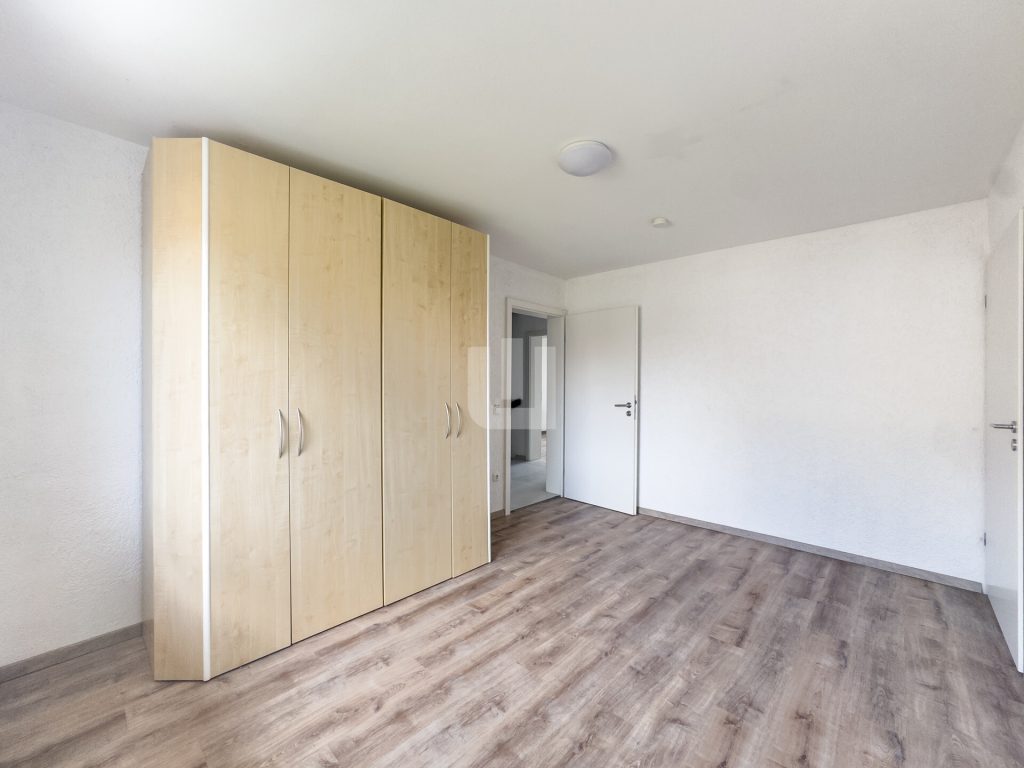 Immobilienangebot - Olching - Alle - WINDISCH IMMOBILIEN - Frisch renovierte XXL-DHH in Geißelbullach mit Wärmepumpe -  bezugsfertig