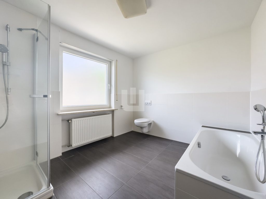 Immobilienangebot - Olching - Alle - WINDISCH IMMOBILIEN - Frisch renovierte XXL-DHH in Geißelbullach mit Wärmepumpe -  bezugsfertig