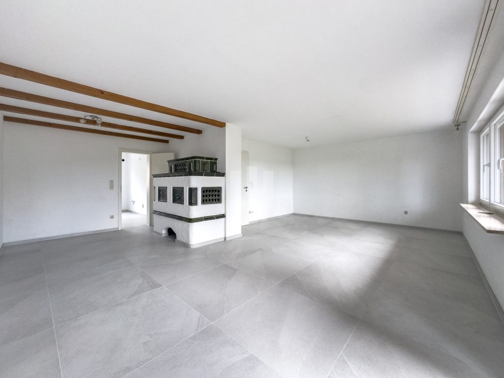 Immobilienangebot - Olching - Alle - WINDISCH IMMOBILIEN - Frisch renovierte XXL-DHH in Geißelbullach mit Wärmepumpe -  bezugsfertig