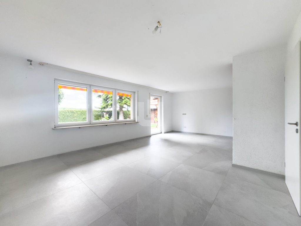 Immobilienangebot - Olching - Alle - WINDISCH IMMOBILIEN - Frisch renovierte XXL-DHH in Geißelbullach mit Wärmepumpe -  bezugsfertig