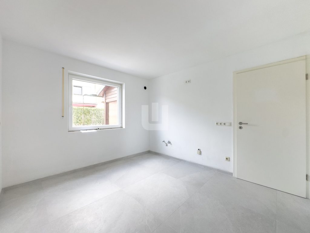 Immobilienangebot - Olching - Alle - WINDISCH IMMOBILIEN - Frisch renovierte XXL-DHH in Geißelbullach mit Wärmepumpe -  bezugsfertig