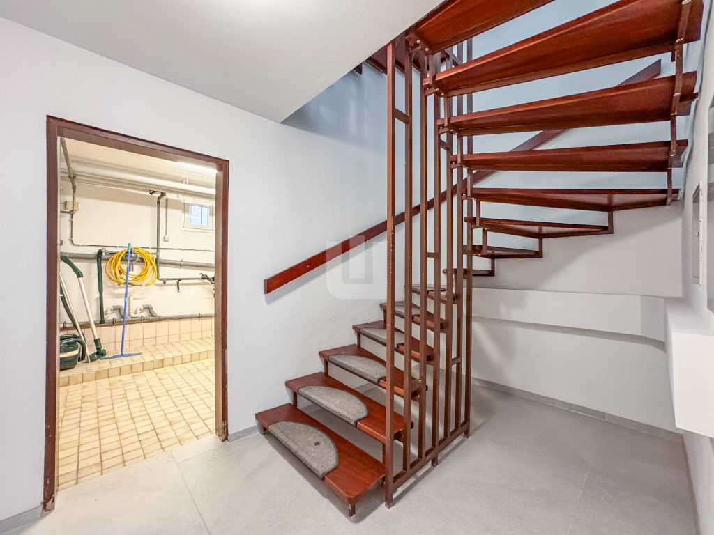 Immobilienangebot - Olching - Alle - WINDISCH IMMOBILIEN - Frisch renovierte XXL-DHH in Geißelbullach mit Wärmepumpe -  bezugsfertig