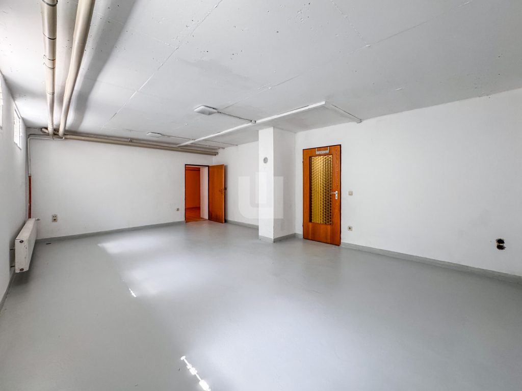 Immobilienangebot - Olching - Alle - WINDISCH IMMOBILIEN - Frisch renovierte XXL-DHH in Geißelbullach mit Wärmepumpe -  bezugsfertig