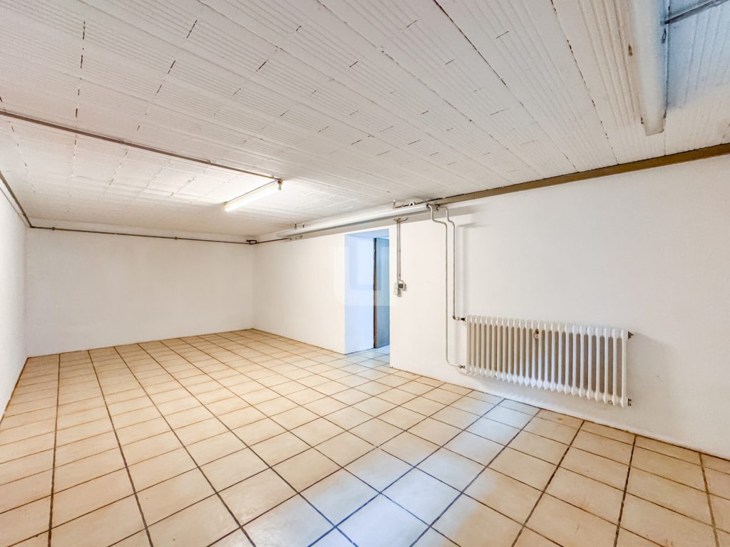 Immobilienangebot - Olching - Alle - WINDISCH IMMOBILIEN - Frisch renovierte XXL-DHH in Geißelbullach mit Wärmepumpe -  bezugsfertig