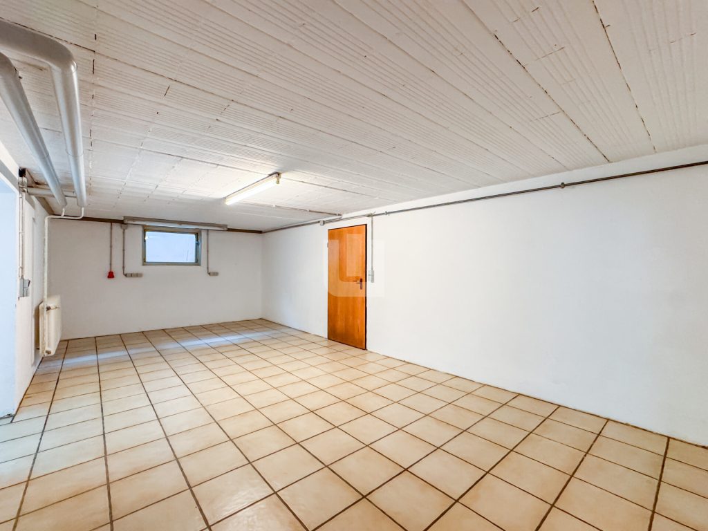 Immobilienangebot - Olching - Alle - WINDISCH IMMOBILIEN - Frisch renovierte XXL-DHH in Geißelbullach mit Wärmepumpe -  bezugsfertig