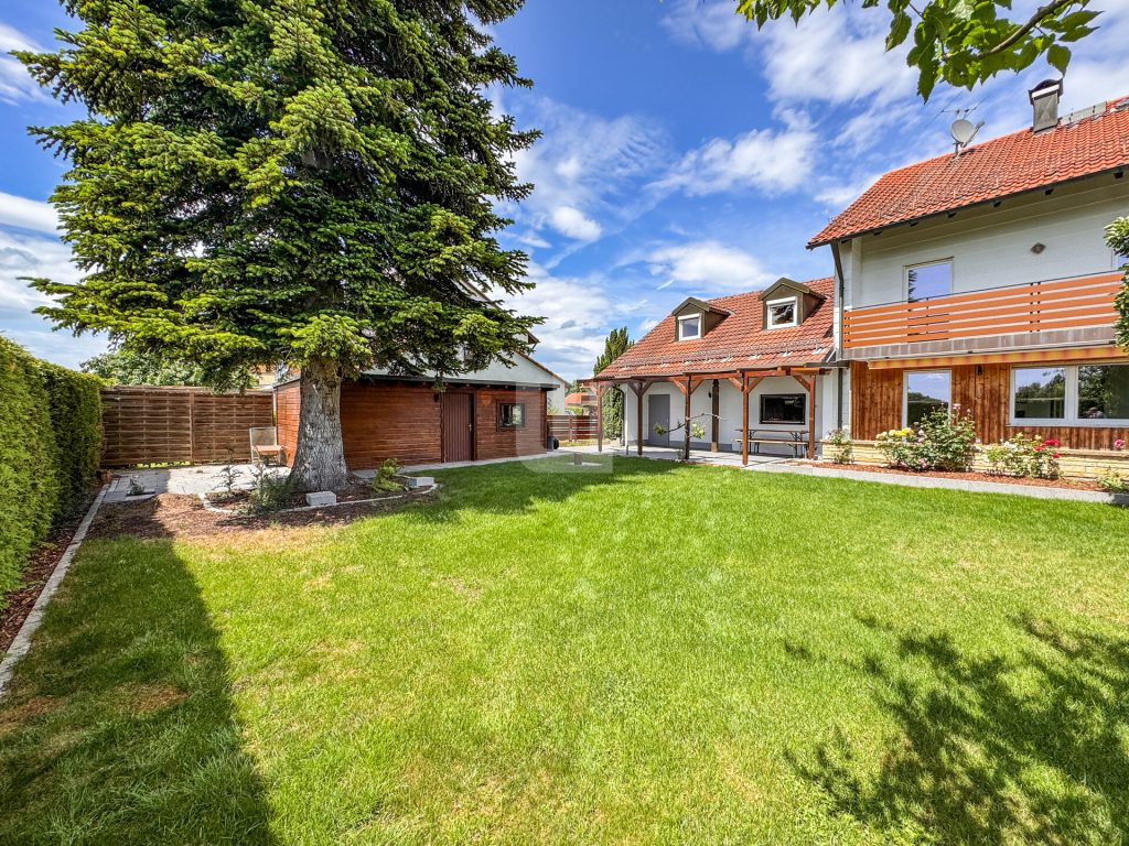 Immobilienangebot - Olching - Alle - WINDISCH IMMOBILIEN - Frisch renovierte XXL-DHH in Geißelbullach mit Wärmepumpe -  bezugsfertig