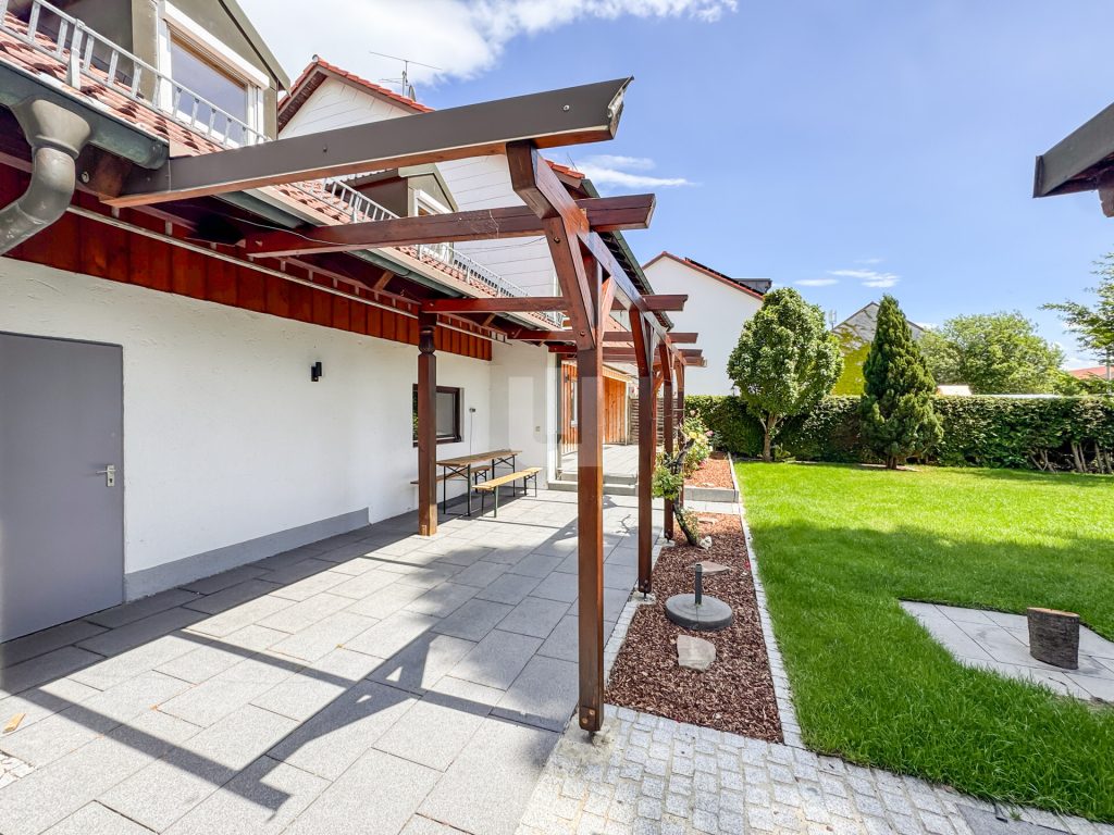 Immobilienangebot - Olching - Alle - WINDISCH IMMOBILIEN - Frisch renovierte XXL-DHH in Geißelbullach mit Wärmepumpe -  bezugsfertig