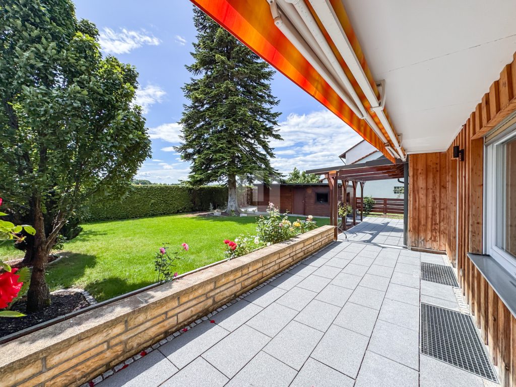 Immobilienangebot - Olching - Alle - WINDISCH IMMOBILIEN - Frisch renovierte XXL-DHH in Geißelbullach mit Wärmepumpe -  bezugsfertig