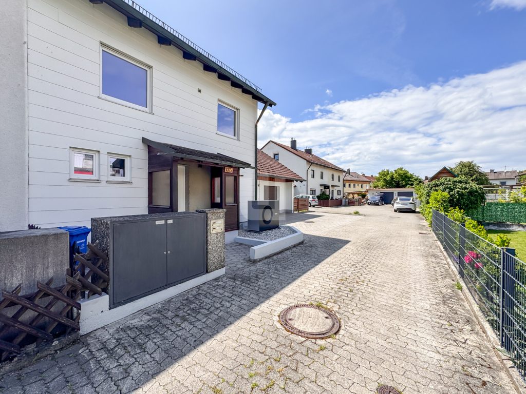 Immobilienangebot - Olching - Alle - WINDISCH IMMOBILIEN - Frisch renovierte XXL-DHH in Geißelbullach mit Wärmepumpe -  bezugsfertig