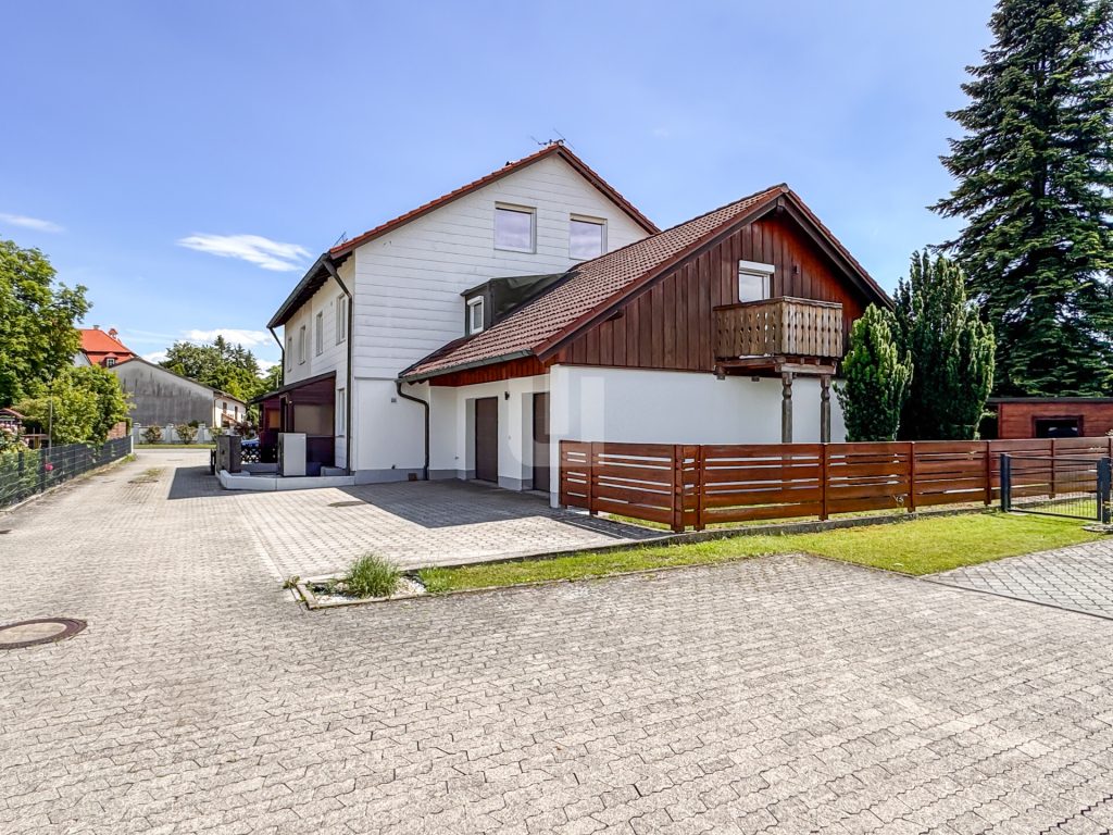 Immobilienangebot - Olching - Alle - WINDISCH IMMOBILIEN - Frisch renovierte XXL-DHH in Geißelbullach mit Wärmepumpe -  bezugsfertig