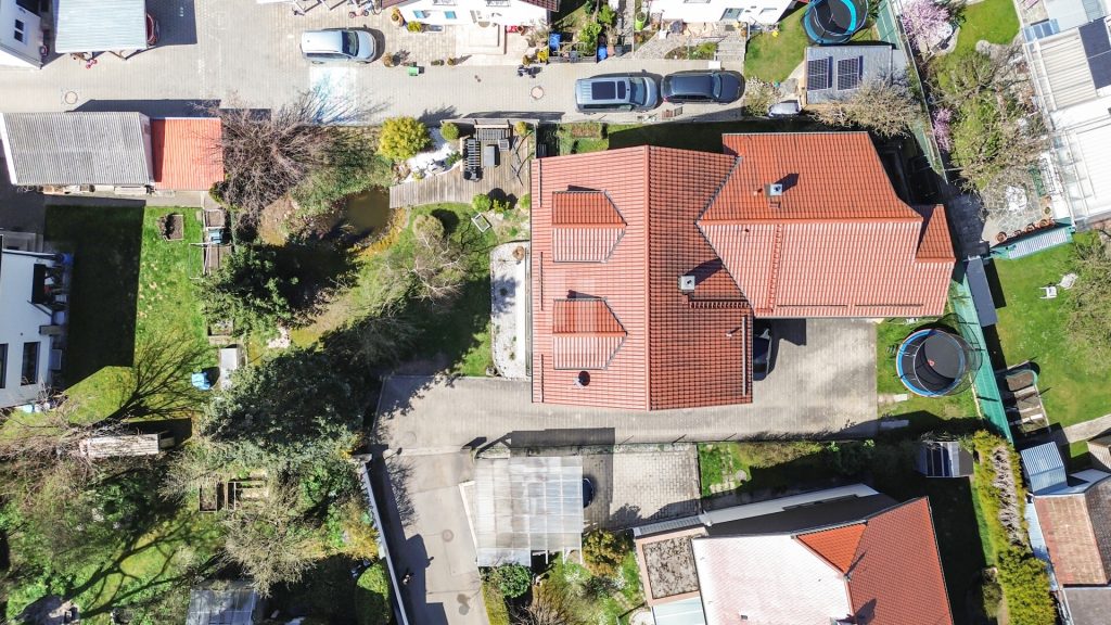 Immobilienangebot - Gernlinden - Alle - WINDISCH IMMOBILIEN - 
Attraktives Zweifamilienhaus auf großem Grundstück bietet viele Möglichkeiten