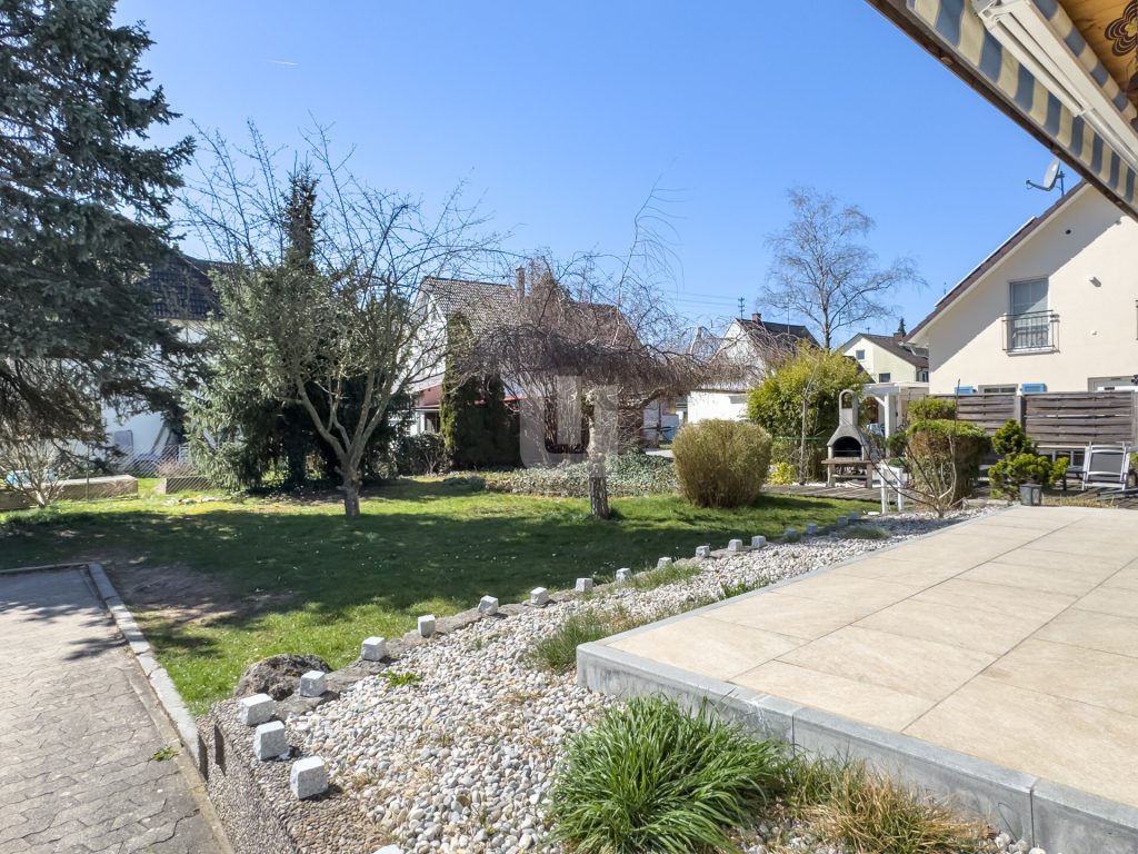 Immobilienangebot - Gernlinden - Alle - WINDISCH IMMOBILIEN - 
Attraktives Zweifamilienhaus auf großem Grundstück bietet viele Möglichkeiten