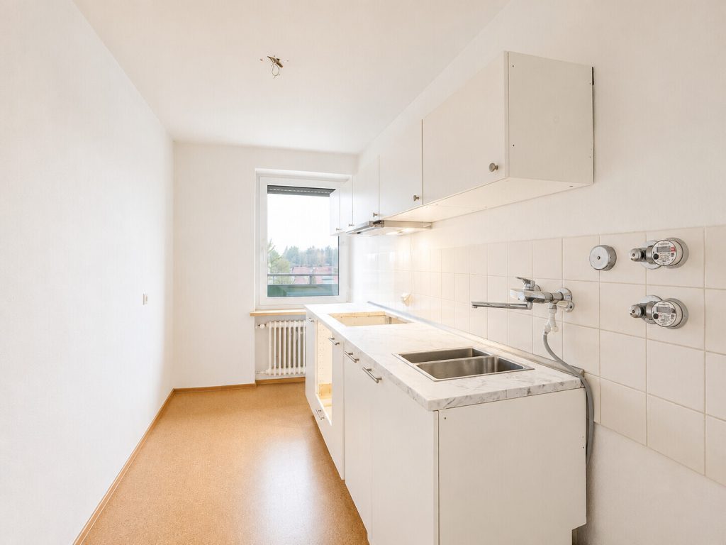 Immobilienangebot - Puchheim - Alle - WINDISCH IMMOBILIEN - Gemütliche 2,5-Zi. - Dachterrassenwohnung in gepflegtem MFH bezugsfrei!