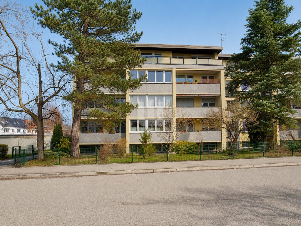 Immobilienangebot - Puchheim - Alle - WINDISCH IMMOBILIEN - Gemütliche 2,5-Zi. - Dachterrassenwohnung in gepflegtem MFH bezugsfrei!