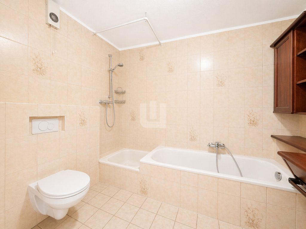 Immobilienangebot - Olching - Alle - WINDISCH – Renovierungsbedürftiges RMH in Ortsrandlage von Olching – viel Potenzial für Familien!