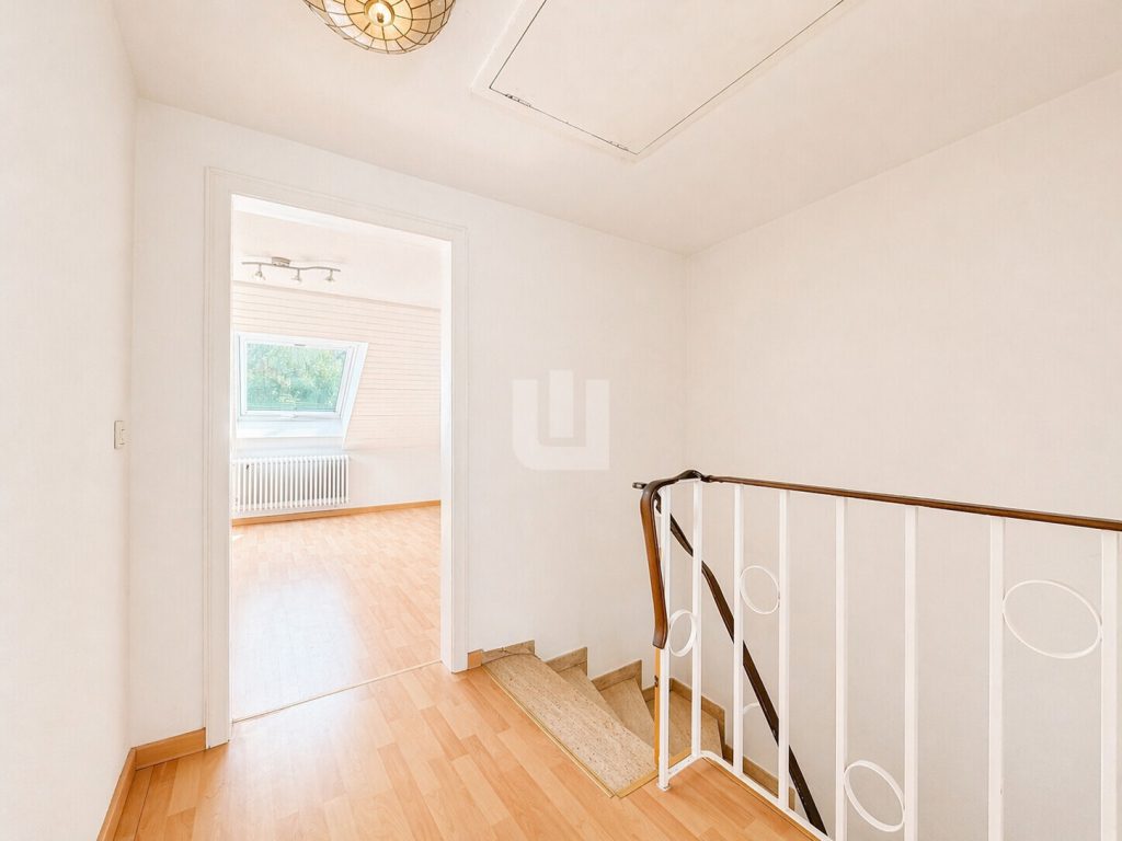 Immobilienangebot - Olching - Alle - WINDISCH – Renovierungsbedürftiges RMH in Ortsrandlage von Olching – viel Potenzial für Familien!
