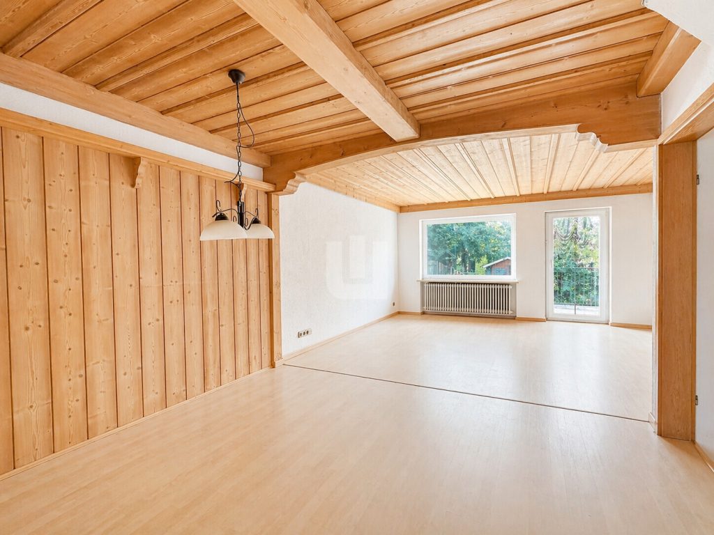 Immobilienangebot - Olching - Alle - WINDISCH – Renovierungsbedürftiges RMH in Ortsrandlage von Olching – viel Potenzial für Familien!