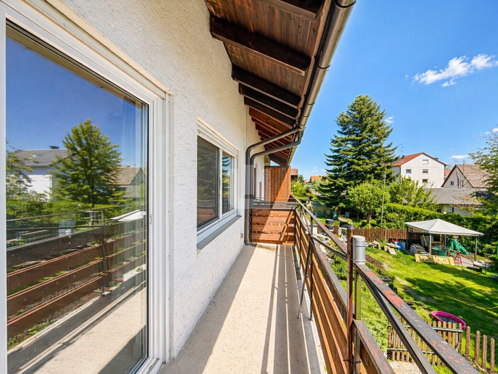 Immobilienangebot - Olching - Alle - WINDISCH – Renovierungsbedürftiges RMH in Ortsrandlage von Olching – viel Potenzial für Familien!