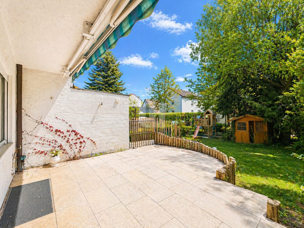 Immobilienangebot - Olching - Alle - WINDISCH – Renovierungsbedürftiges RMH in Ortsrandlage von Olching – viel Potenzial für Familien!