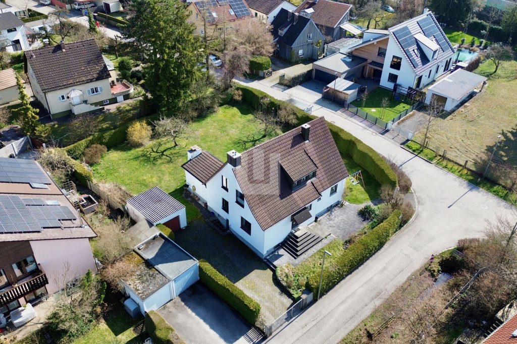 Immobilienangebot - Gröbenzell - Alle - WINDISCH IMMOBILIEN – sanierungsbedürftiges Einfamilienhaus in Gröbenzell in ruhiger, zentraler Lage