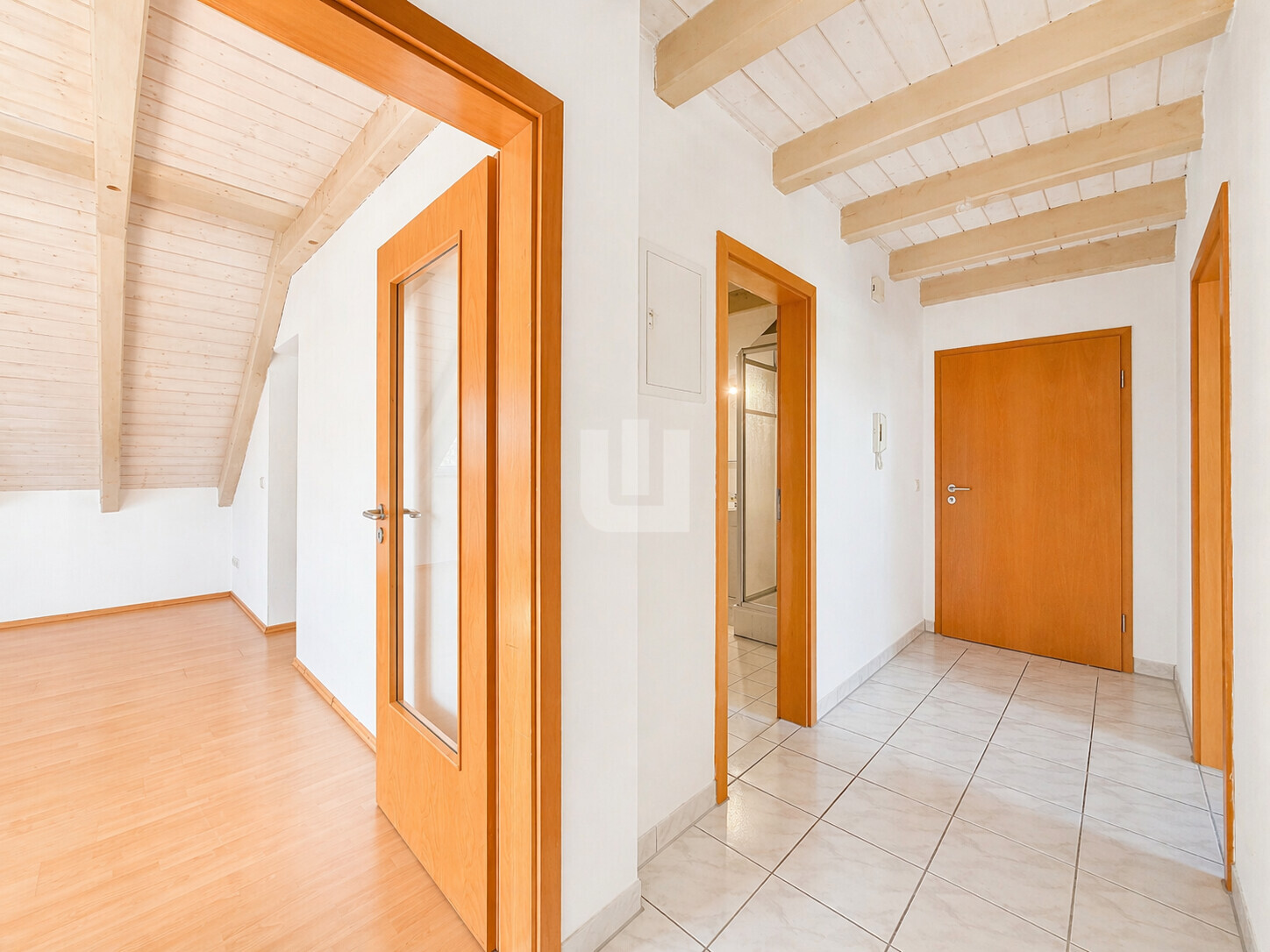 Immobilienangebot - Egenhofen / Unterschweinbach - Alle - WINDISCH - Gemütliche 3-Zi.-Wohnung in ländlicher Idylle – perfekt für Singles oder Paare!