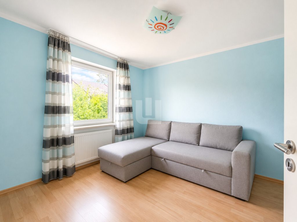 Immobilienangebot - Puchheim - Alle - WINDISCH – Großzügiges Reihenhaus mit Potenzial in ruhiger, zentraler Lage – frei ab Sommer 2027!