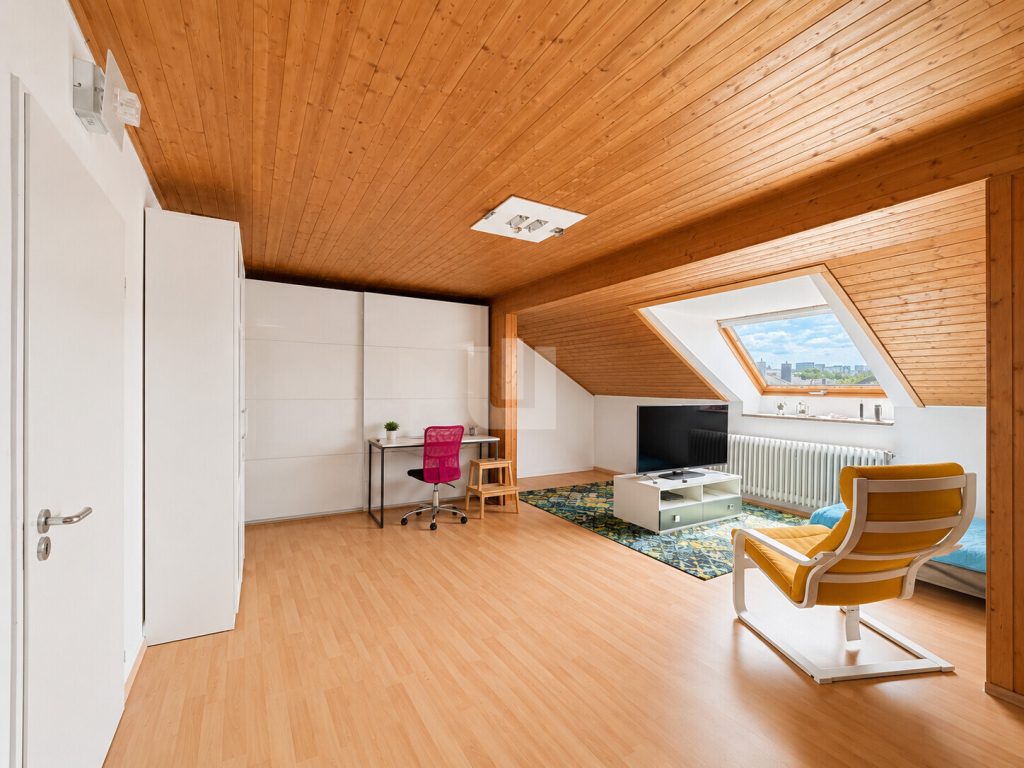 Immobilienangebot - Puchheim - Alle - WINDISCH – Großzügiges Reihenhaus mit Potenzial in ruhiger, zentraler Lage – frei ab Sommer 2027!