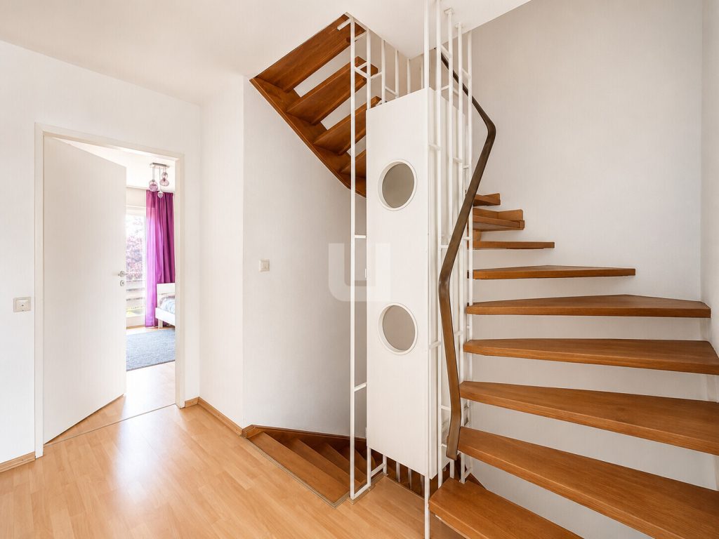 Immobilienangebot - Puchheim - Alle - WINDISCH – Großzügiges Reihenhaus mit Potenzial in ruhiger, zentraler Lage – frei ab Sommer 2027!