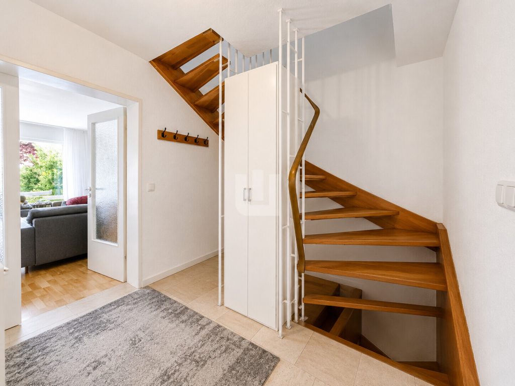 Immobilienangebot - Puchheim - Alle - WINDISCH – Großzügiges Reihenhaus mit Potenzial in ruhiger, zentraler Lage – frei ab Sommer 2027!