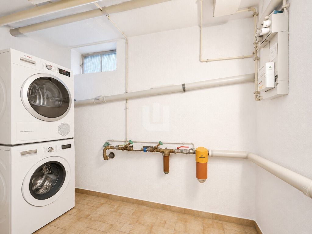Immobilienangebot - Puchheim - Alle - WINDISCH – Großzügiges Reihenhaus mit Potenzial in ruhiger, zentraler Lage – frei ab Sommer 2027!