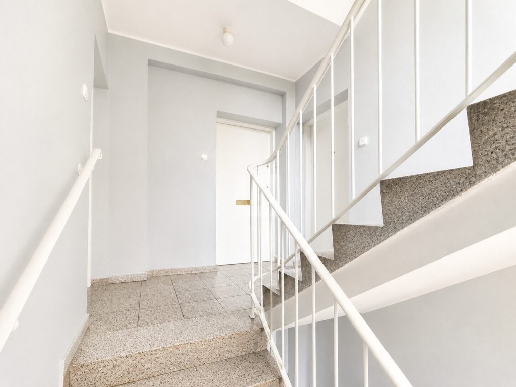 Immobilienangebot - München - Alle - WINDISCH IMMOBILIEN - vermietete 2,5-Zimmer-Wohnung am Thomasiusplatz mit sonnigem West-Balkon