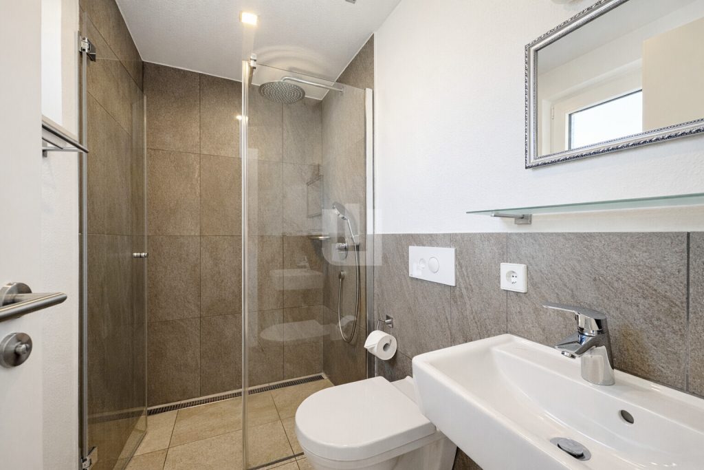 Immobilienangebot - Oberschweinbach - Alle - Für den Käufer provisionsfrei! Modernes Einfamilienhaus auf großem Grundstück in ländlicher Idylle