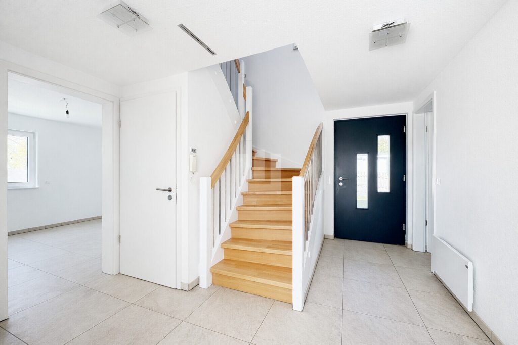 Immobilienangebot - Oberschweinbach - Alle - Für den Käufer provisionsfrei! Modernes Einfamilienhaus auf großem Grundstück in ländlicher Idylle