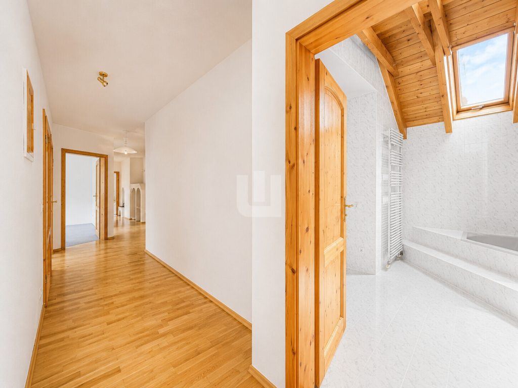 Immobilienangebot - Schöngeising - Alle - WINDISCH – Moderne und großzügige 4-Zimmer-Wohnung nahe 5-Seen-Land – ideal für Paare – bezugsfrei!
