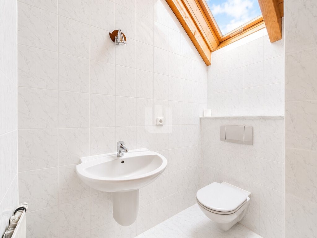 Immobilienangebot - Schöngeising - Alle - WINDISCH – Moderne und großzügige 4-Zimmer-Wohnung nahe 5-Seen-Land – ideal für Paare – bezugsfrei!
