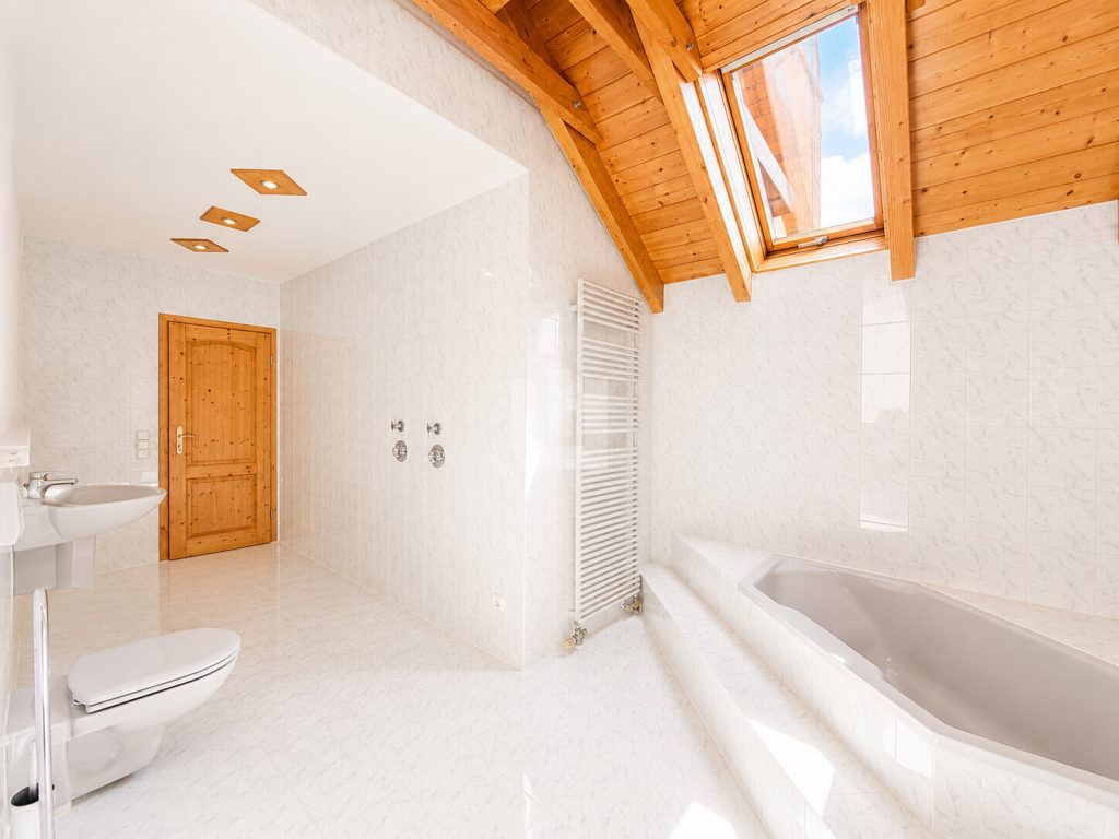 Immobilienangebot - Schöngeising - Alle - WINDISCH – Moderne und großzügige 4-Zimmer-Wohnung nahe 5-Seen-Land – ideal für Paare – bezugsfrei!