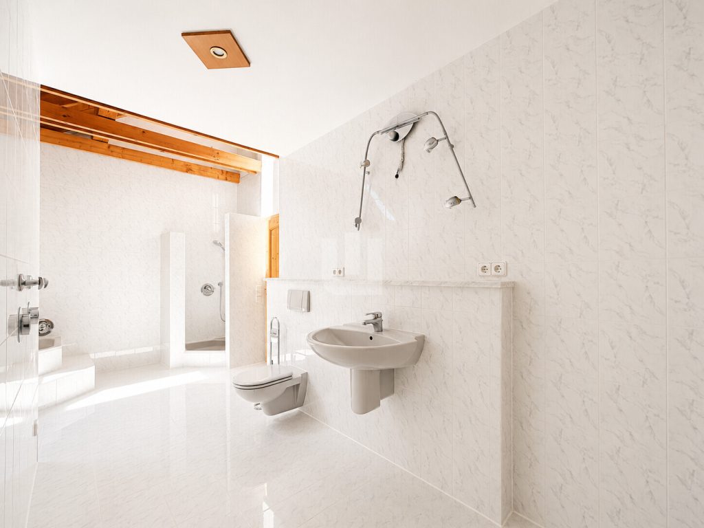 Immobilienangebot - Schöngeising - Alle - WINDISCH – Moderne und großzügige 4-Zimmer-Wohnung nahe 5-Seen-Land – ideal für Paare – bezugsfrei!