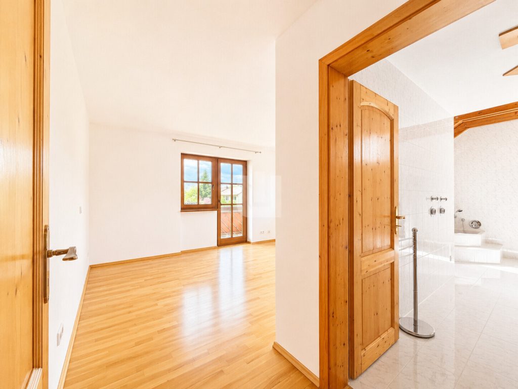 Immobilienangebot - Schöngeising - Alle - WINDISCH – Moderne und großzügige 4-Zimmer-Wohnung nahe 5-Seen-Land – ideal für Paare – bezugsfrei!