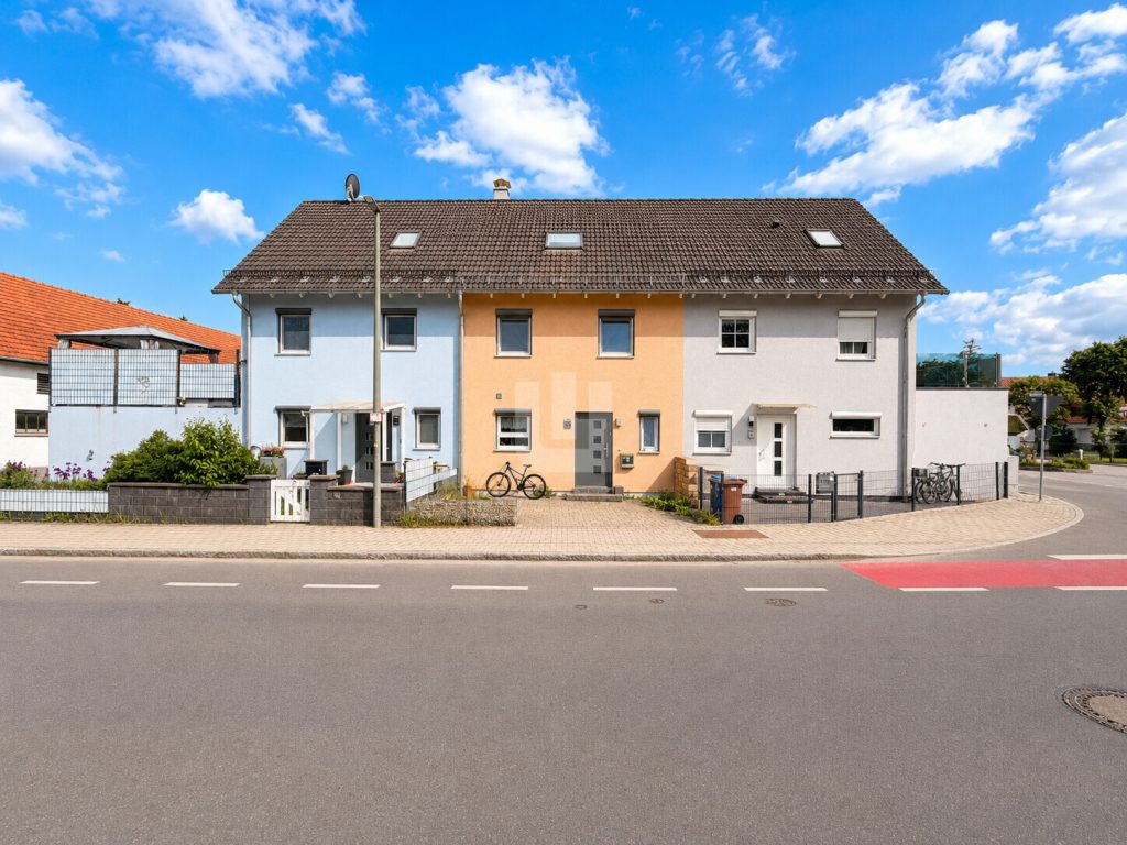 Immobilienangebot - Emmering - Alle - WINDISCH - Gut geschnittenes RMH im neuwertigen Zustand zentral in Emmering