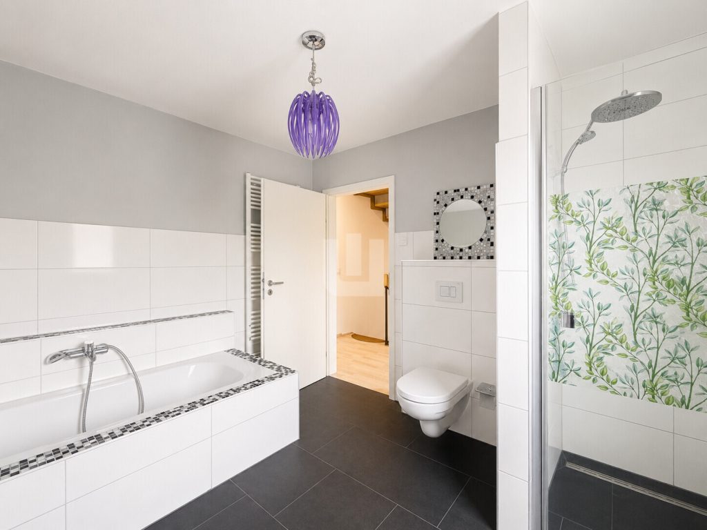 Immobilienangebot - Emmering - Alle - WINDISCH - Gut geschnittenes RMH im neuwertigen Zustand zentral in Emmering