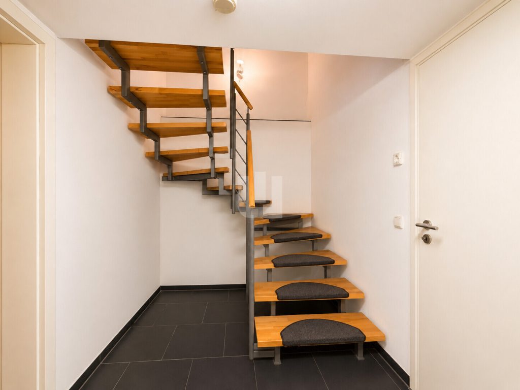 Immobilienangebot - Emmering - Alle - WINDISCH - Gut geschnittenes RMH im neuwertigen Zustand zentral in Emmering