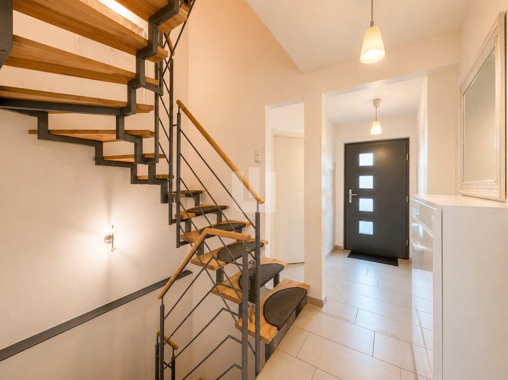 Immobilienangebot - Emmering - Alle - WINDISCH - Gut geschnittenes RMH im neuwertigen Zustand zentral in Emmering