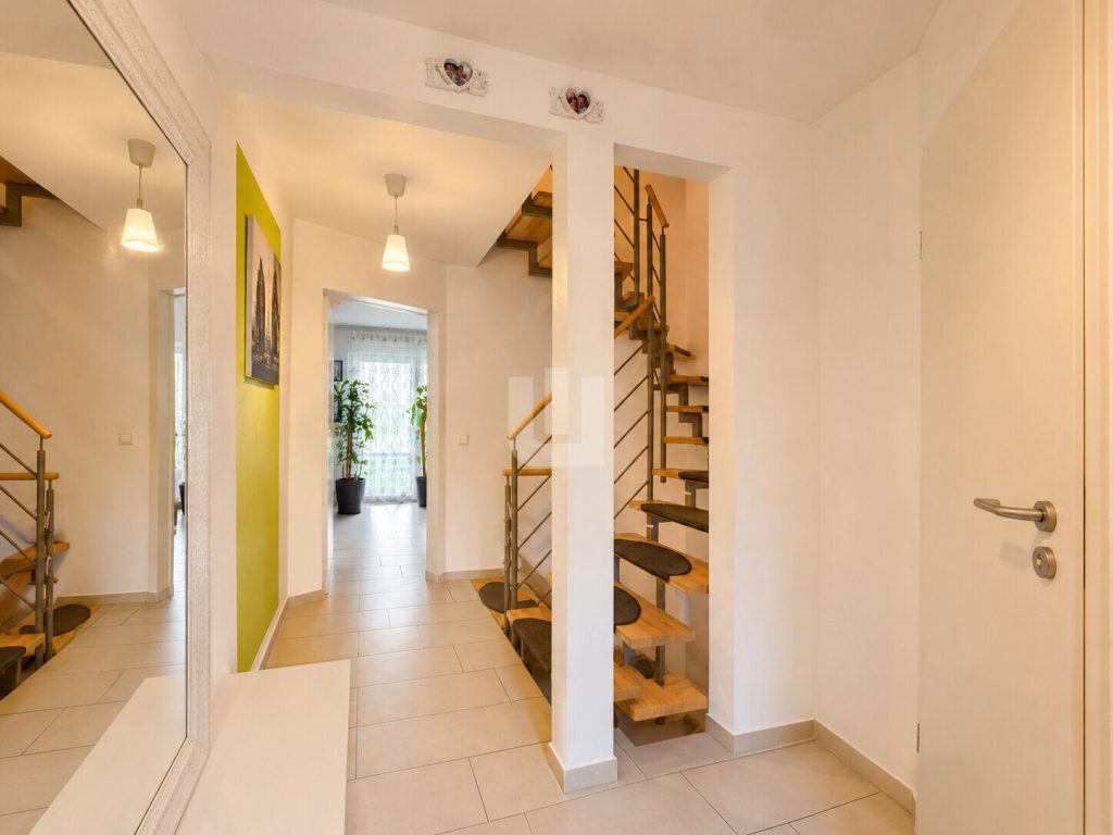 Immobilienangebot - Emmering - Alle - WINDISCH - Gut geschnittenes RMH im neuwertigen Zustand zentral in Emmering