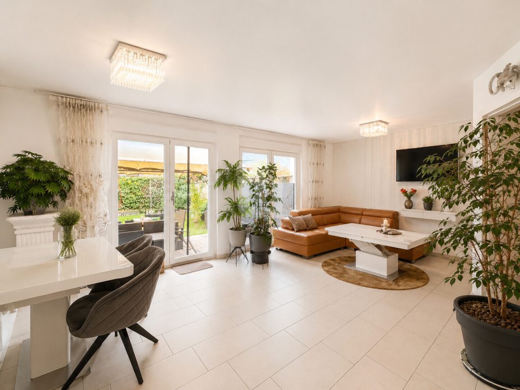 Immobilienangebot - Emmering - Alle - WINDISCH - Gut geschnittenes RMH im neuwertigen Zustand zentral in Emmering