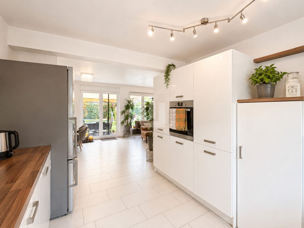 Immobilienangebot - Emmering - Alle - WINDISCH - Gut geschnittenes RMH im neuwertigen Zustand zentral in Emmering