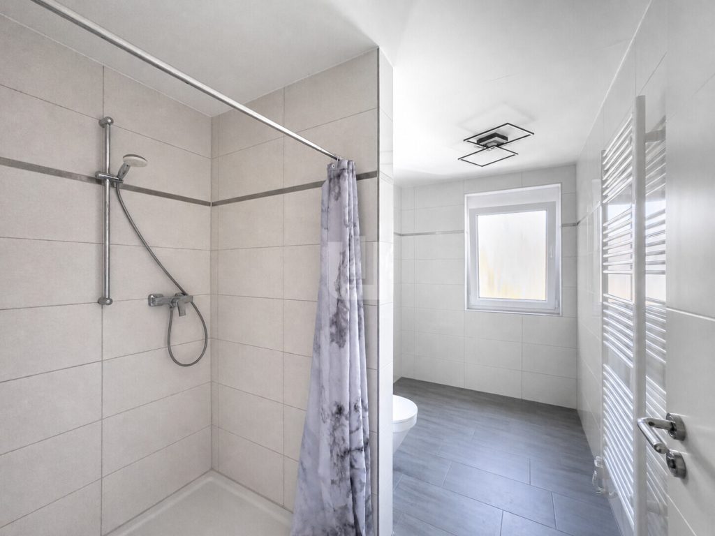 Immobilienangebot - Gröbenzell - Alle - WINDISCH - Traumhafte 2-Zi.-Wohnung mit gehobener Ausstattung und Aufzug in zentraler Lage